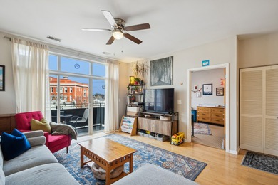 Top Floor, Sunny, quiet, pet friendly, 2 bed 2 bath condo in a