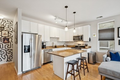 Top Floor, Sunny, quiet, pet friendly, 2 bed 2 bath condo in a