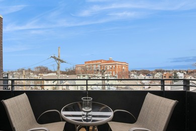 Top Floor, Sunny, quiet, pet friendly, 2 bed 2 bath condo in a