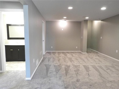 Detached townhome with pond views and a versatile 4-bedroom - photo 11