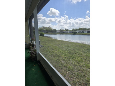 SPACIOUS 2/2 VILLA LOCATED ON QUIET STREET W/ SATELLITE POOL