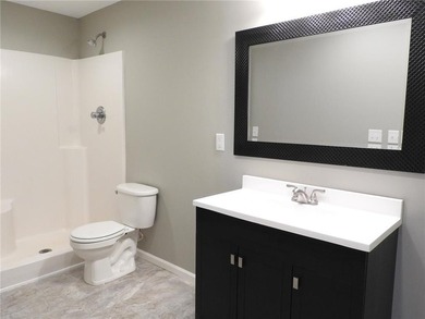 Detached townhome with pond views and a versatile 4-bedroom - photo 15