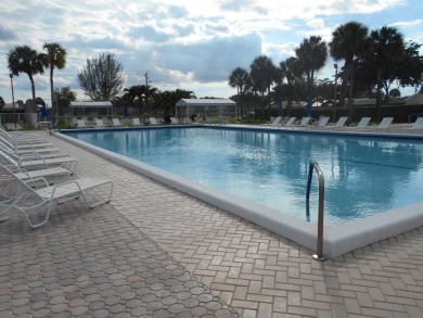 SPACIOUS 2/2 VILLA LOCATED ON QUIET STREET W/ SATELLITE POOL