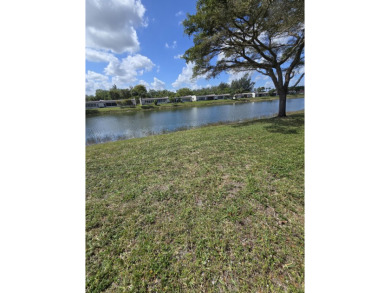 SPACIOUS 2/2 VILLA LOCATED ON QUIET STREET W/ SATELLITE POOL