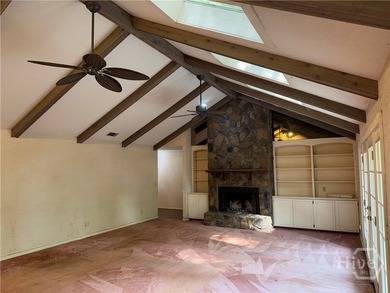 Very spacious and terrific floor plan at the Landings needing - photo 11