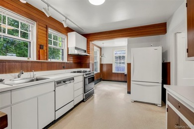 Welcome to this beautifully maintained 1923 Dutch Colonial - photo 11