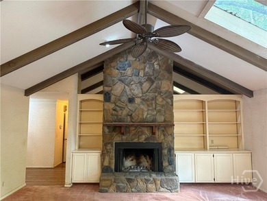 Very spacious and terrific floor plan at the Landings needing - photo 12