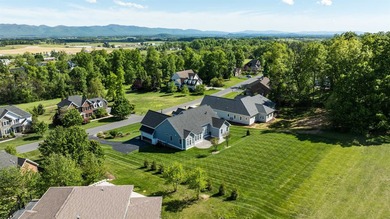 BEAUTIFUL CROSSROADS FARM CRAFTSMAN. Immaculate and ready to - photo 12