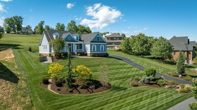 BEAUTIFUL CROSSROADS FARM CRAFTSMAN. Immaculate and ready to - photo 13