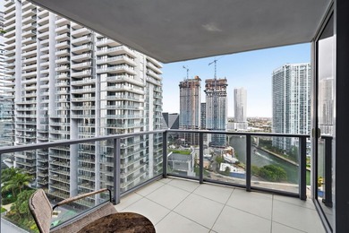 Welcome to the sky. Perched high on the 26th floor in the heart - photo 4