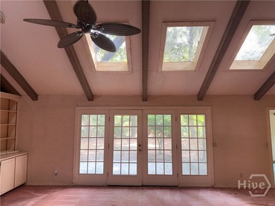Very spacious and terrific floor plan at the Landings needing - photo 16