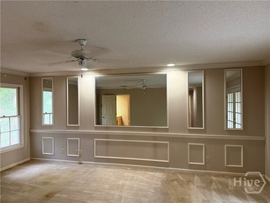 Very spacious and terrific floor plan at the Landings needing - photo 29