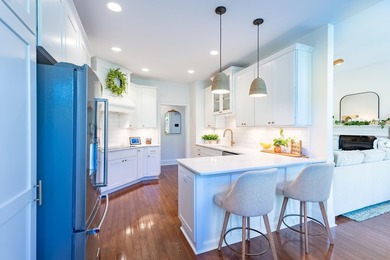 BEAUTIFUL CROSSROADS FARM CRAFTSMAN. Immaculate and ready to - photo 29
