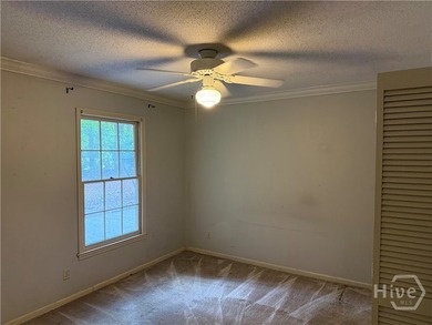 Very spacious and terrific floor plan at the Landings needing - photo 37