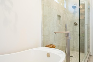 BEAUTIFUL CROSSROADS FARM CRAFTSMAN. Immaculate and ready to - photo 38