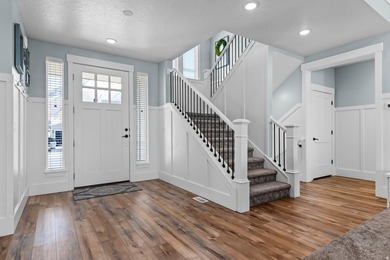 Don't miss this thoughtfully designed custom and fully finished - photo 3