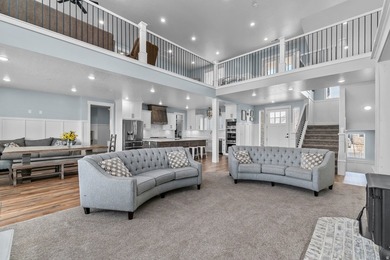 Don't miss this thoughtfully designed custom and fully finished - photo 4