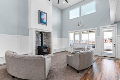 Don't miss this thoughtfully designed custom and fully finished - photo 5