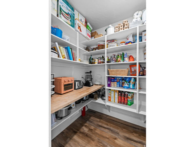 Don't miss this thoughtfully designed custom and fully finished - photo 9