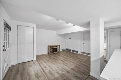 Larchmont Living at Your Fingertips! Step into this charming - photo 4