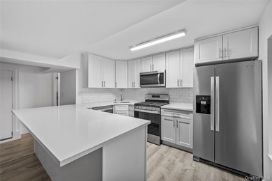 Larchmont Living at Your Fingertips! Step into this charming - photo 5