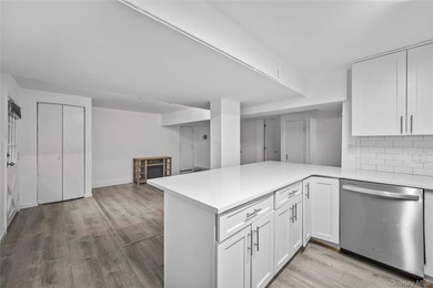 Larchmont Living at Your Fingertips! Step into this charming - photo 7