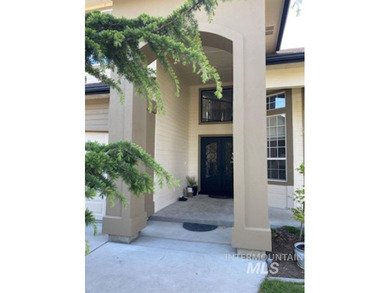This home has it all! 5 Bedrooms, spacious master has a standing - photo 2
