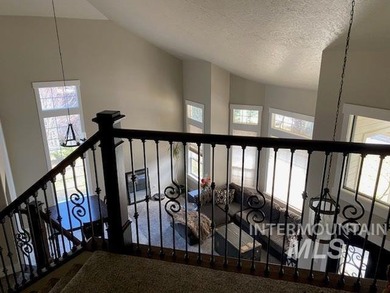 This home has it all! 5 Bedrooms, spacious master has a standing - photo 4