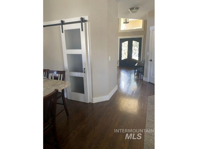 This home has it all! 5 Bedrooms, spacious master has a standing - photo 7