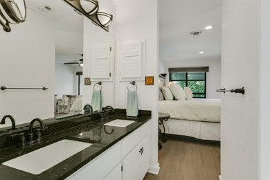Beautifully remodeled waterfront townhome in Horseshoe Bay West - photo 11