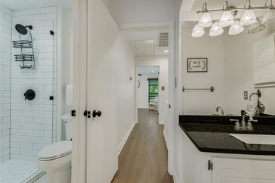 Beautifully remodeled waterfront townhome in Horseshoe Bay West - photo 16