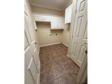 Welcome to beautiful Dogwood Ridge living! This stunning - photo 17