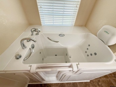 Welcome to beautiful Dogwood Ridge living! This stunning - photo 19