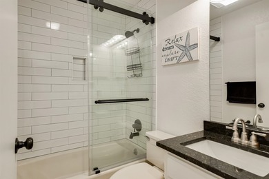 Beautifully remodeled waterfront townhome in Horseshoe Bay West - photo 19