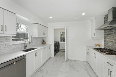 Welcome to 34 Warner Road, Huntington NY. This totally renovated - photo 19