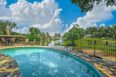 Beautifully remodeled waterfront townhome in Horseshoe Bay West - photo 23