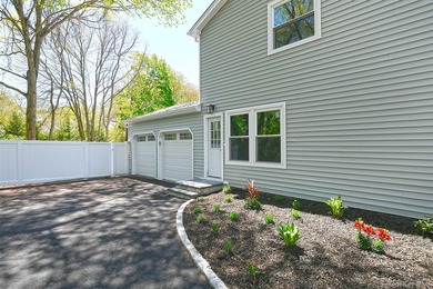 Welcome to 34 Warner Road, Huntington NY. This totally renovated - photo 43