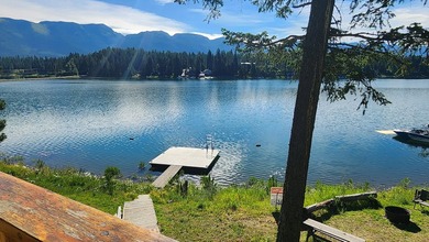From the excellent Echo Lake frontage stretching 132 feet you'll - photo 1