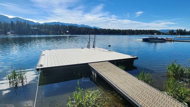 From the excellent Echo Lake frontage stretching 132 feet you'll - photo 3