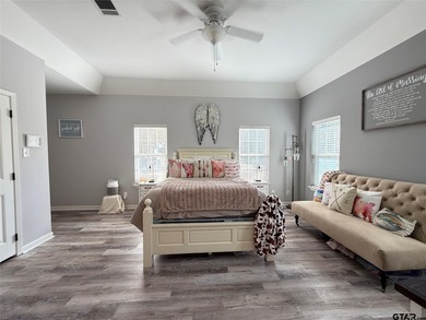 Welcome home to this charming farmhouse-style 3 bedroom, 2 bath - photo 16