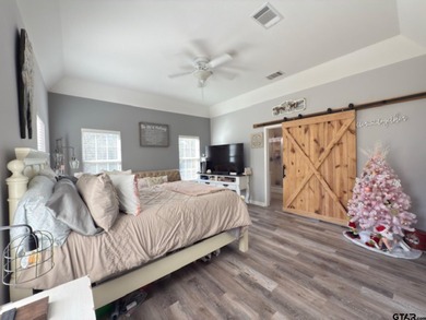 Welcome home to this charming farmhouse-style 3 bedroom, 2 bath - photo 18