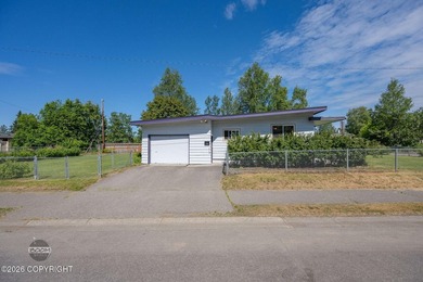 Charming Ranch close to Cheney Lake. Inviting open-concept floor - photo 2