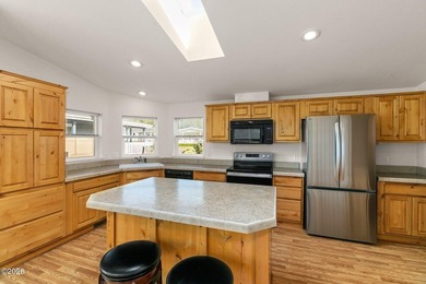 One word: Stonebridge! The highly desired Depoe Bay manufactured - photo 11