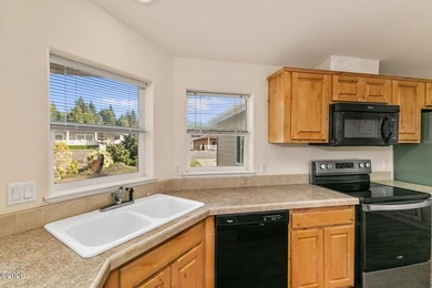 One word: Stonebridge! The highly desired Depoe Bay manufactured - photo 12
