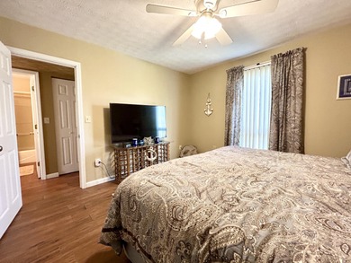 Very nice upper level condo located in a gated Lake Cumberland - photo 24