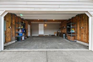One word: Stonebridge! The highly desired Depoe Bay manufactured - photo 29