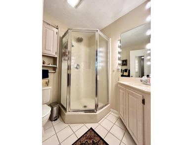 Very nice upper level condo located in a gated Lake Cumberland - photo 30