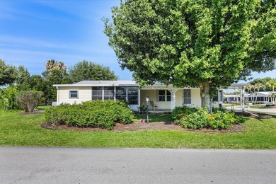 New roof, Upgraded A/C, irrigation on a well. True 3 bedroom - photo 30