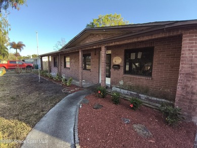 Unlock the potential of this 3-bedroom, 2-bathroom home nestled - photo 4