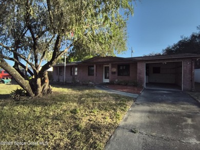 Unlock the potential of this 3-bedroom, 2-bathroom home nestled - photo 6